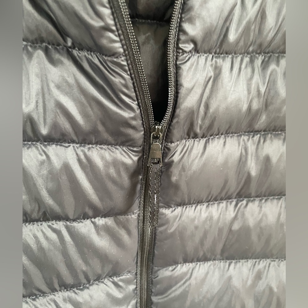 Uniqlo Ultra Light Down Vest, Black, Small - Picture 4 of 7